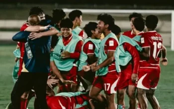 Pemain Timnas Indonesia U-17 melakukan selebrasi kemenangan di pertandingan Piala Asia U-17 2026 Arab Saudi.