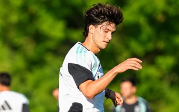 Bek Timnas Argentina Leonardo Balerdi mengalami cedera betis saat sesi latihan sehingga dipastikan absen dari persiapan Argentina menjelang Piala Dunia.